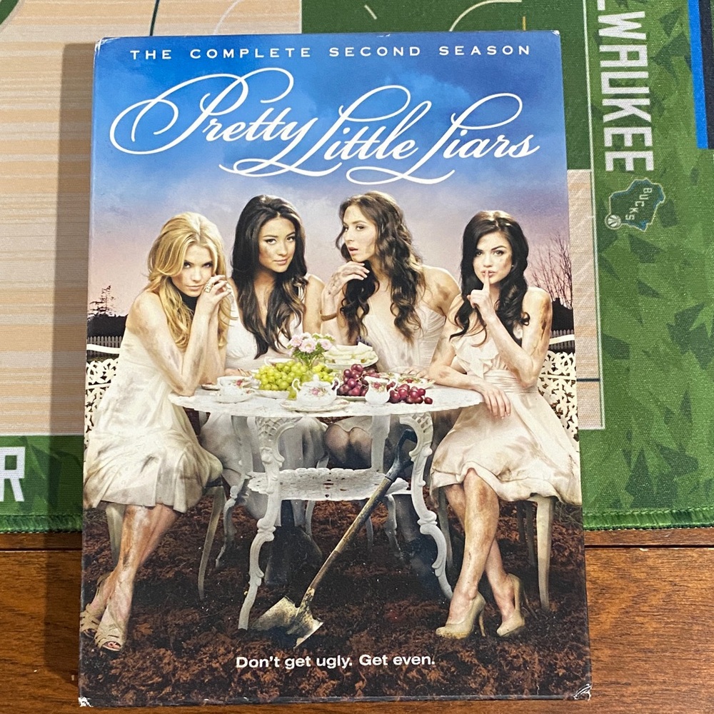 Pretty Little Liars Season 2 DVD